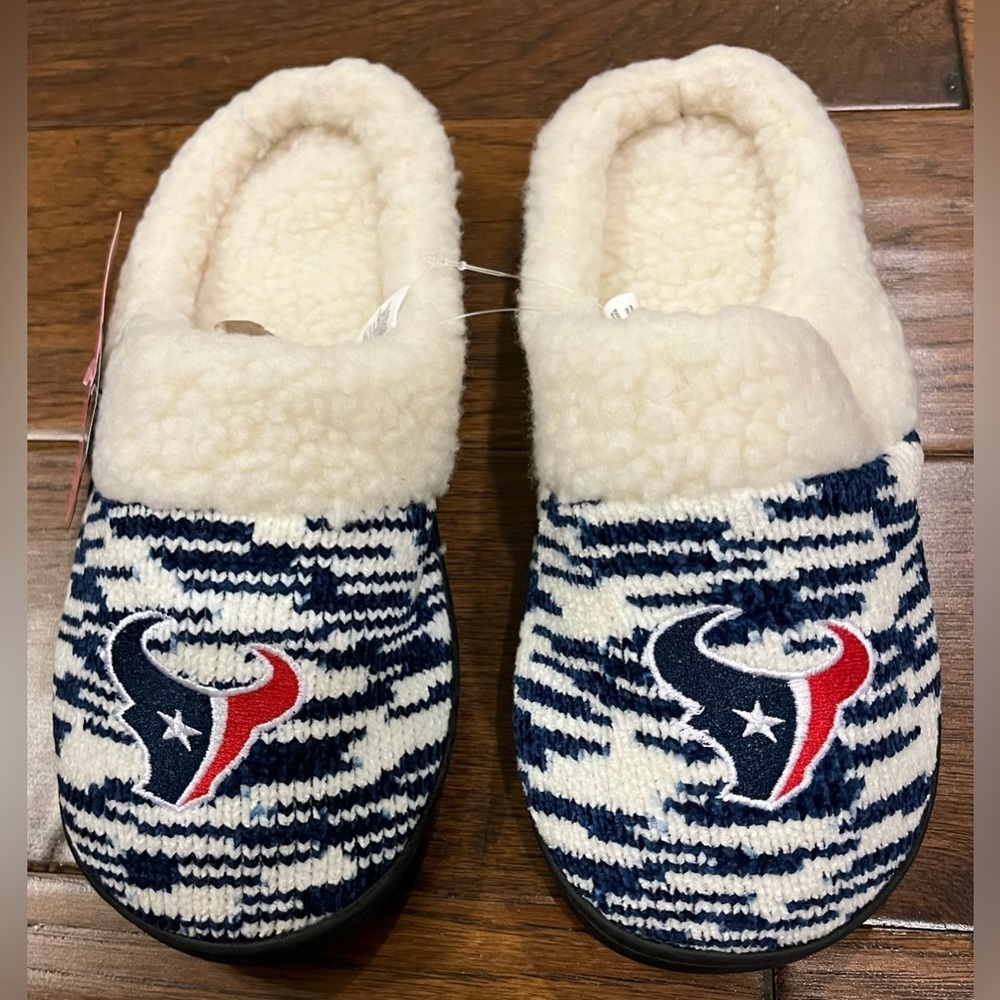 NWT - NFL Houston Texans Women’s Sherpa Slippers Medium 7-8